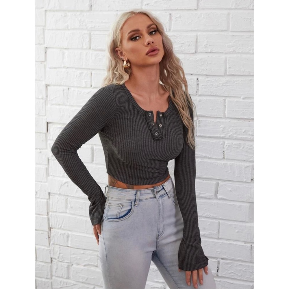 Ribbed Knit Longsleeve Crop Top